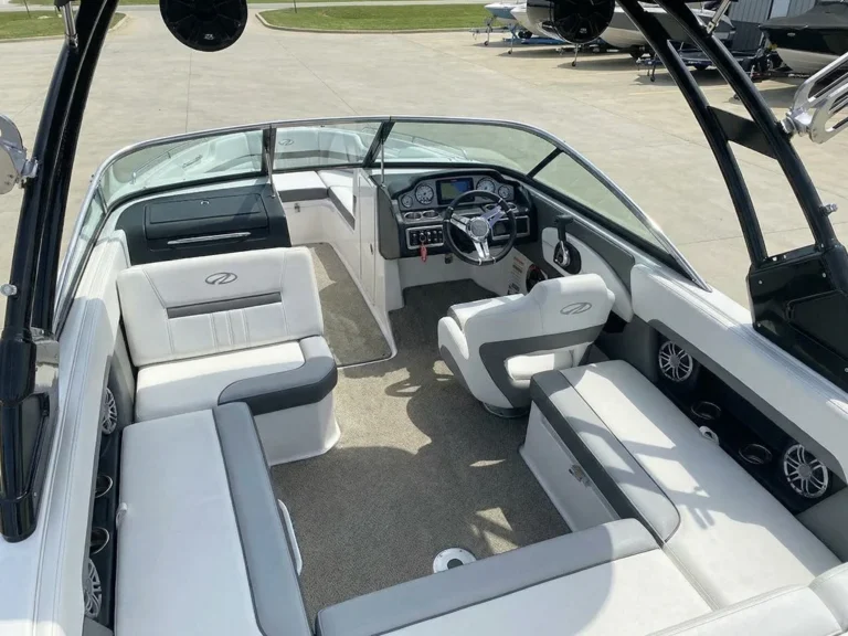 2025regal-_0000_freepik__show-me-a-close-up-of-the-interior-of-this-boat__76083