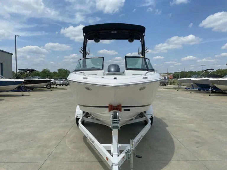 2025regal-_0003_freepik__show-me-the-front-of-this-boat__76080