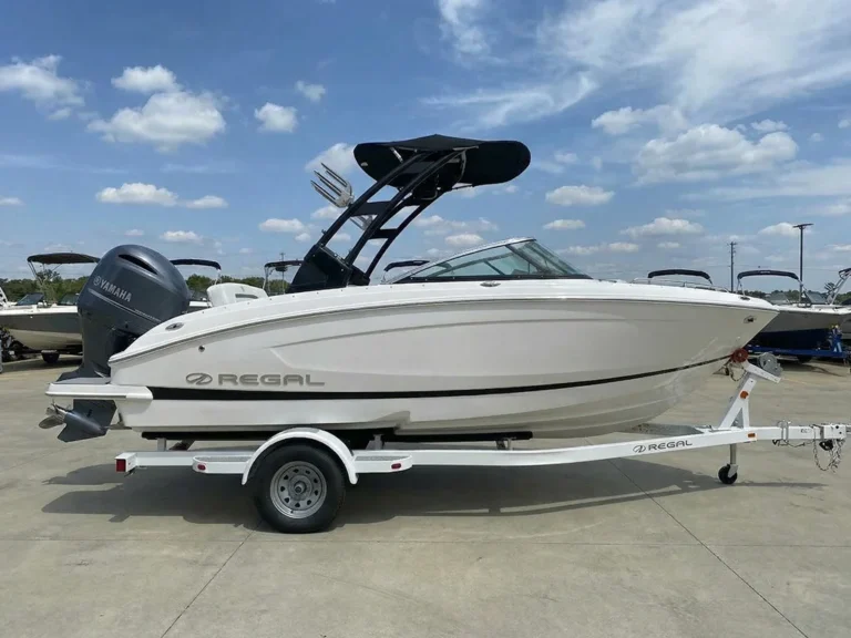 2025regal-_0006_freepik__show-me-the-side-profile-of-this-boat__76077